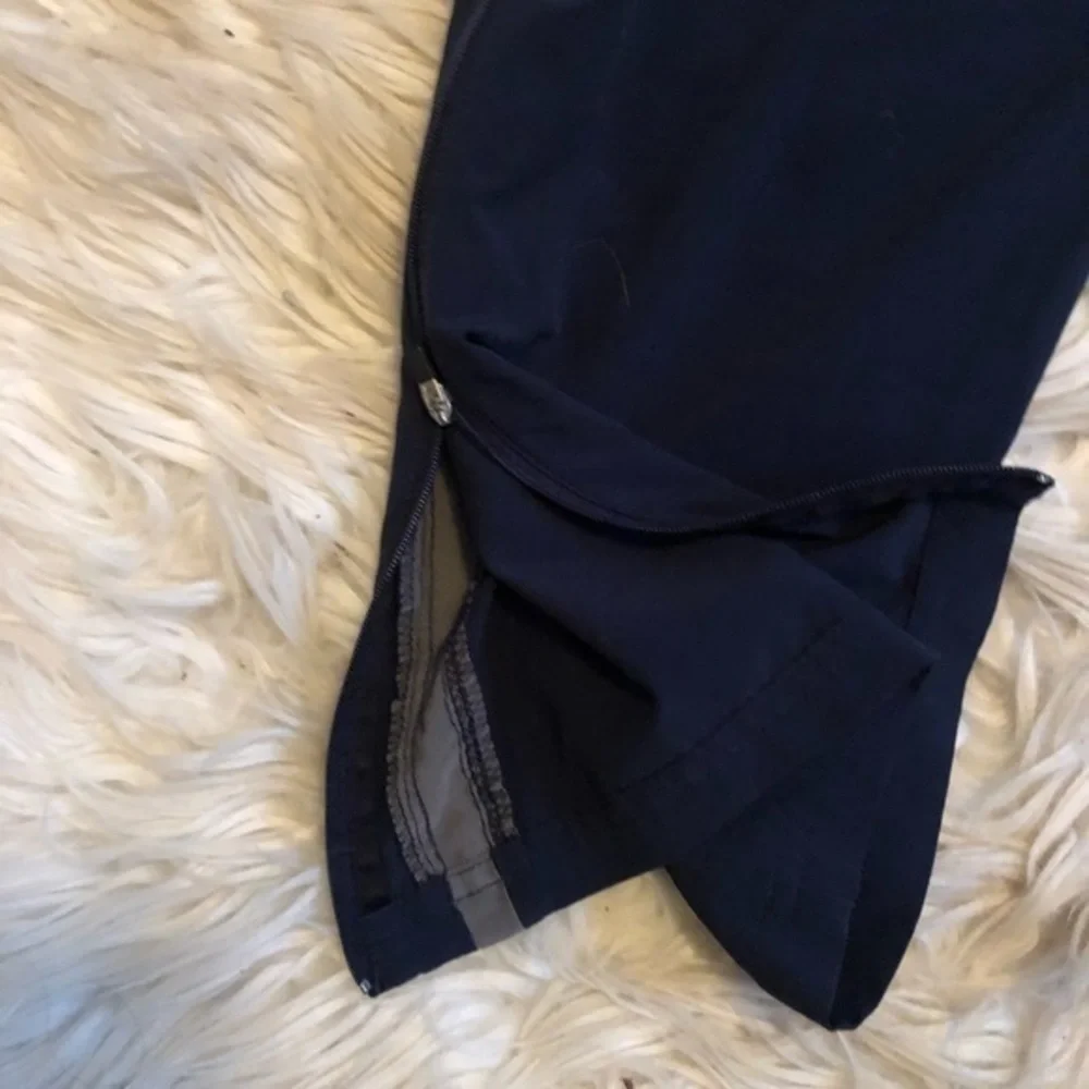 Nike dri-fit black side zipper pocket mesh side panel sz lg